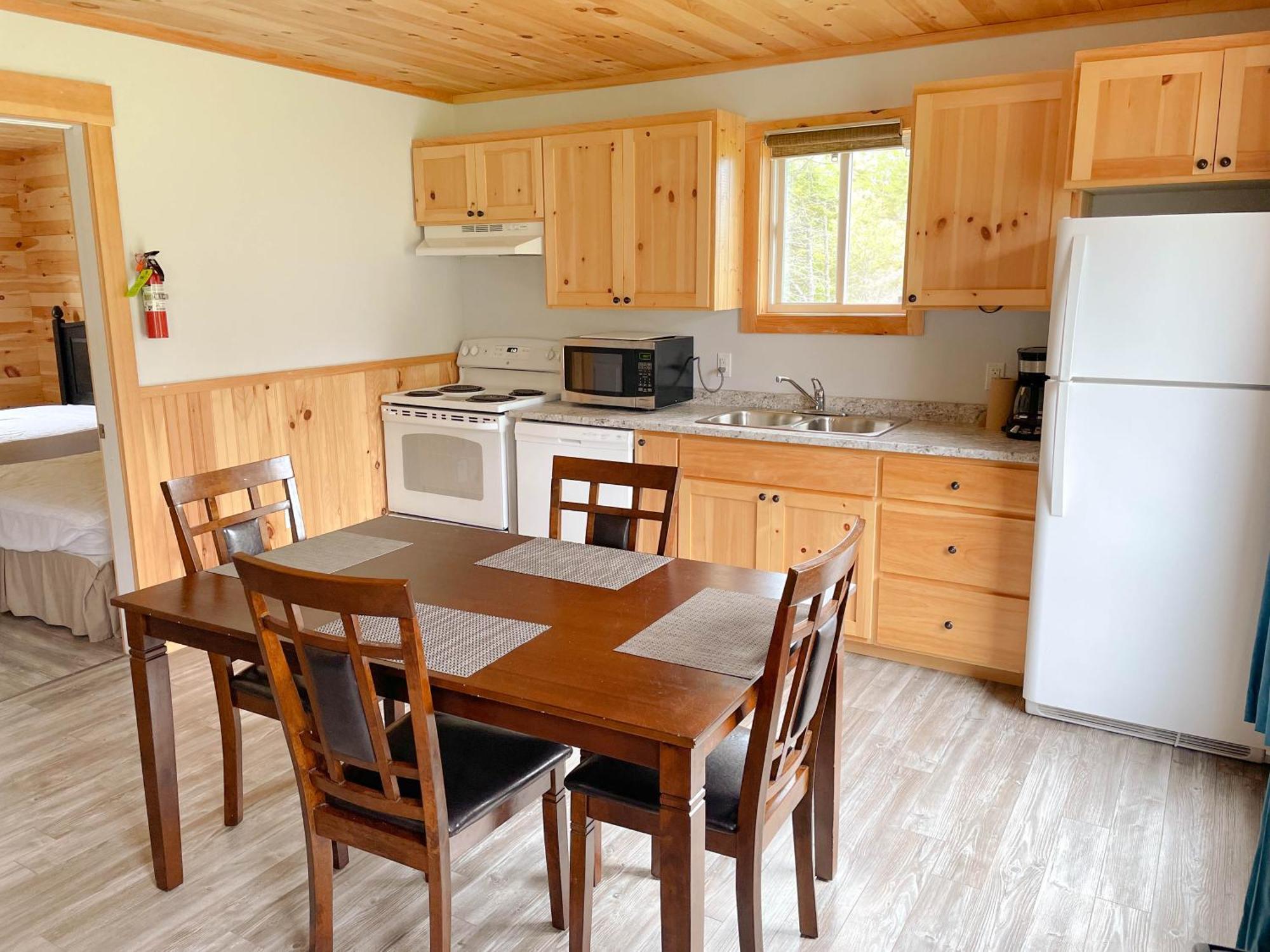פרום Hidden Acres Cottages מראה חיצוני תמונה