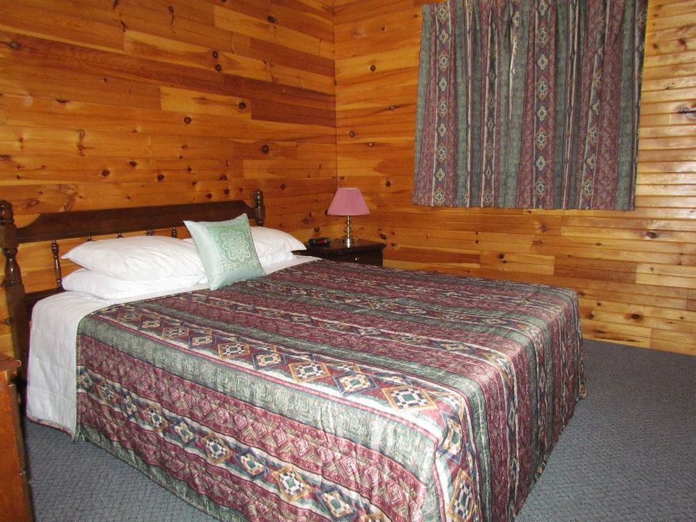 פרום Hidden Acres Cottages מראה חיצוני תמונה