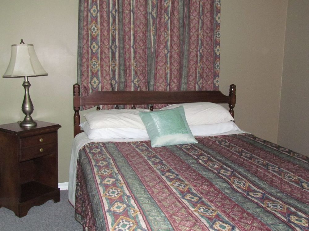 פרום Hidden Acres Cottages מראה חיצוני תמונה