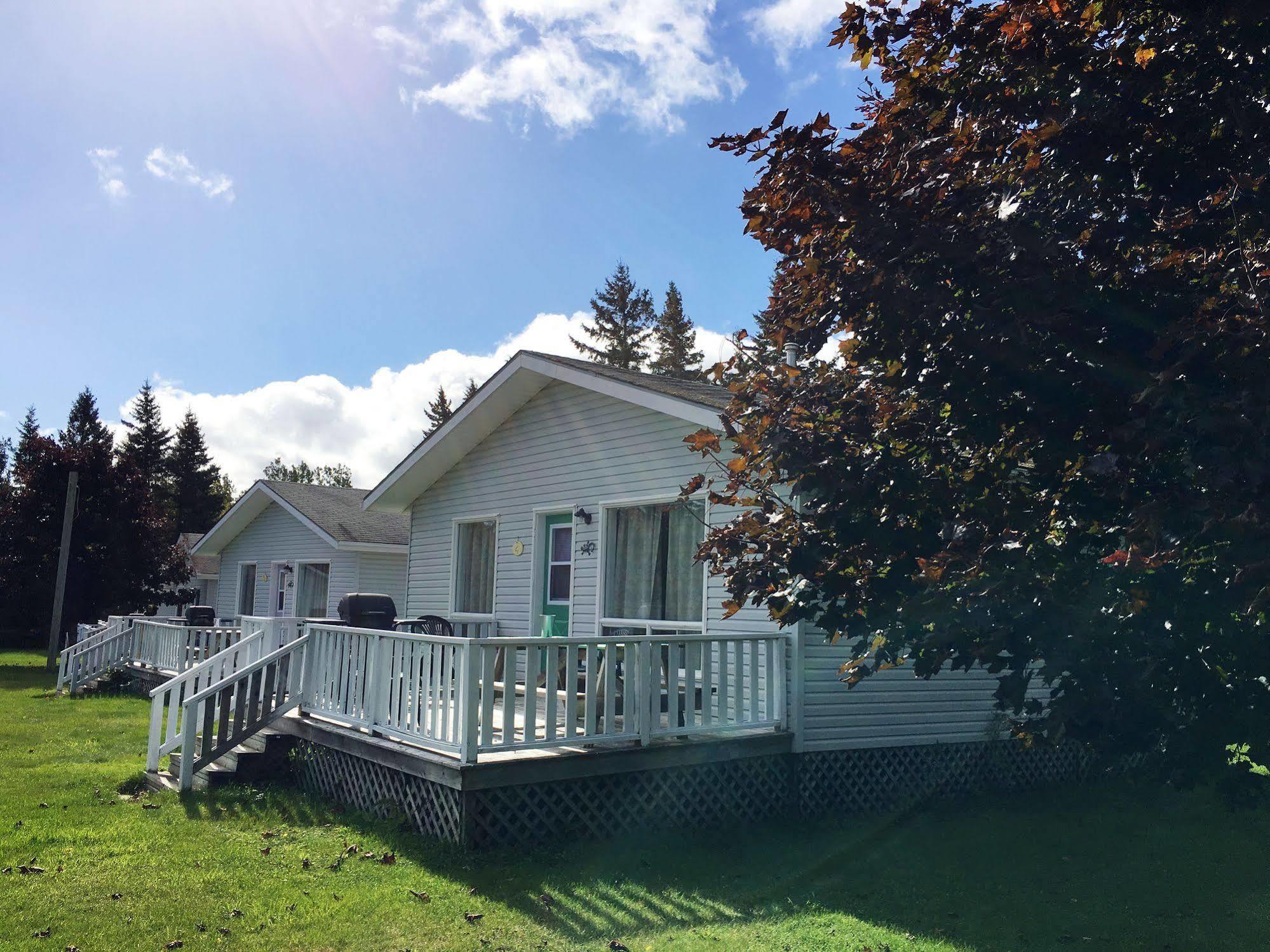 פרום Hidden Acres Cottages מראה חיצוני תמונה