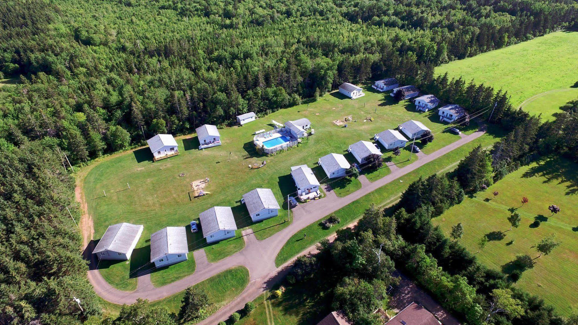 פרום Hidden Acres Cottages מראה חיצוני תמונה